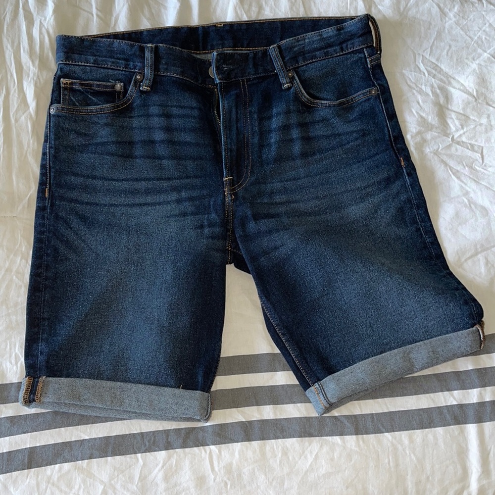 MEN  Slim Fit Shorts